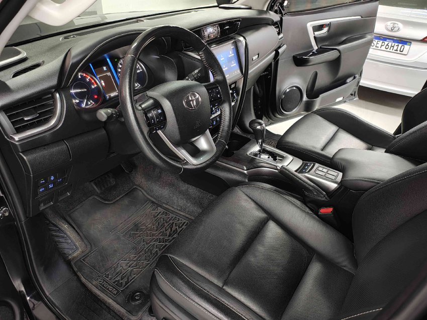 toyota hilux sw4 2.8 d-4d turbo diesel srx 7l 4x4 automatico 4p 20248