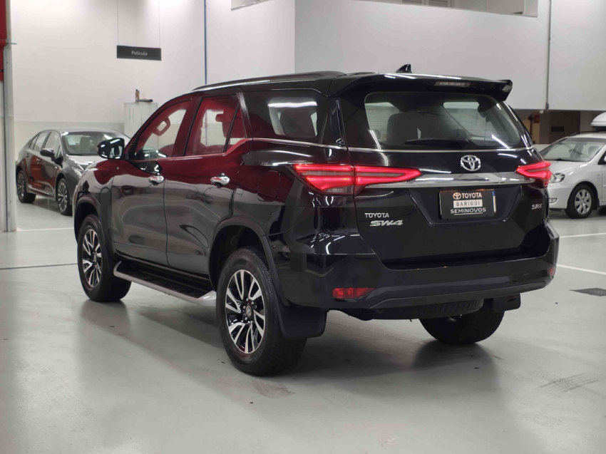 toyota hilux sw4 2.8 d-4d turbo diesel srx 7l 4x4 automatico 4p 20243