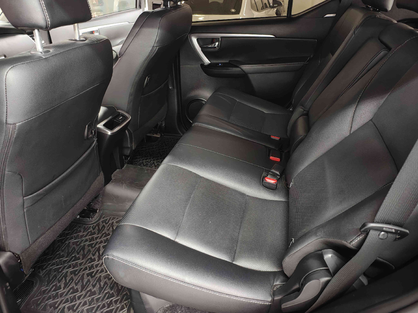 toyota hilux sw4 2.8 d-4d turbo diesel srx 7l 4x4 automatico 4p 202410