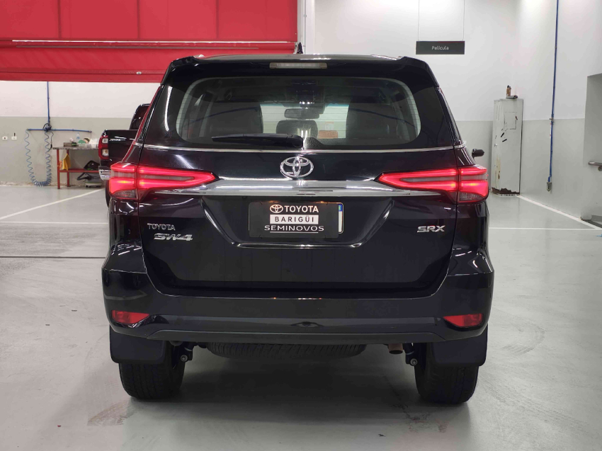 toyota hilux sw4 2.8 d-4d turbo diesel srx 7l 4x4 automatico 4p 20244