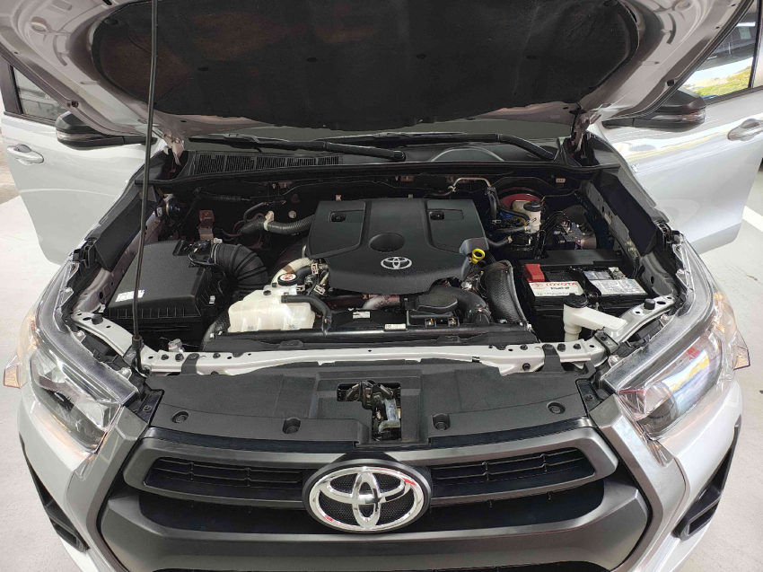 toyota hilux 2.8 d-4d turbo diesel cd sr 4x4 automatico 4p 202511