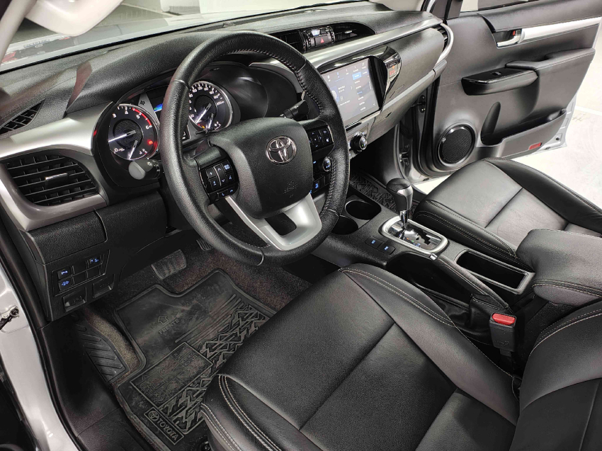 toyota hilux 2.8 d-4d turbo diesel cd sr 4x4 automatico 4p 202510