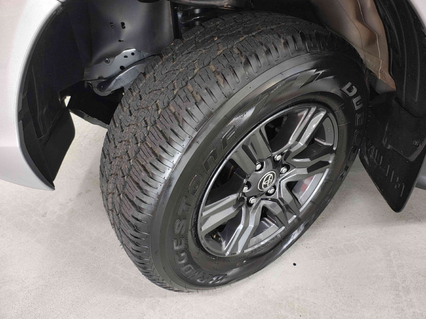 toyota hilux 2.8 d-4d turbo diesel cd sr 4x4 automatico 4p 202512