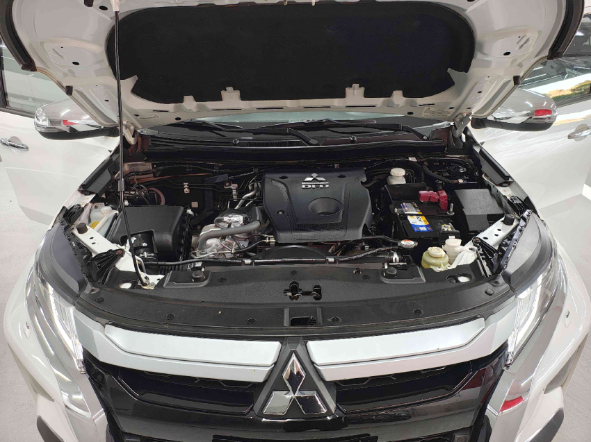 mitsubishi triton 2.4 biturbo diesel hpe-s 4x4 automatico 4p 202411