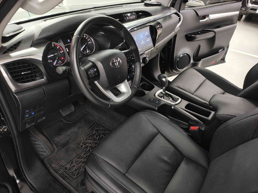 toyota hilux 2.8 d-4d turbo diesel cd srx plus 4x4 automatico 4p 202410