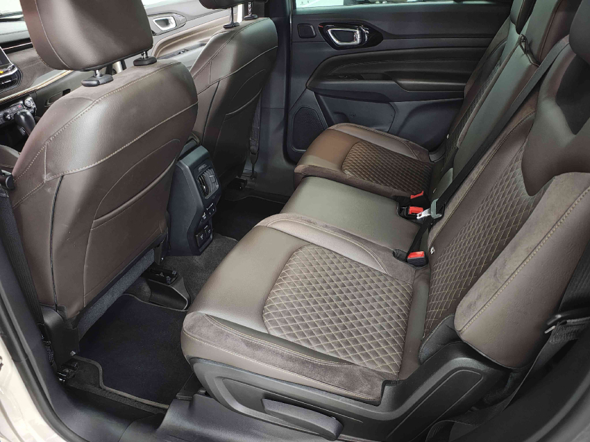 jeep commander 2.0 td380 turbo diesel overland at9 4p automatico 202210