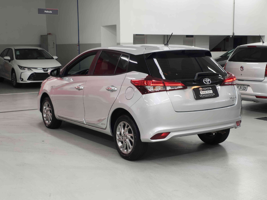 toyota yaris 1.5 16v flex xs connect multidrive 4p automatico 20233