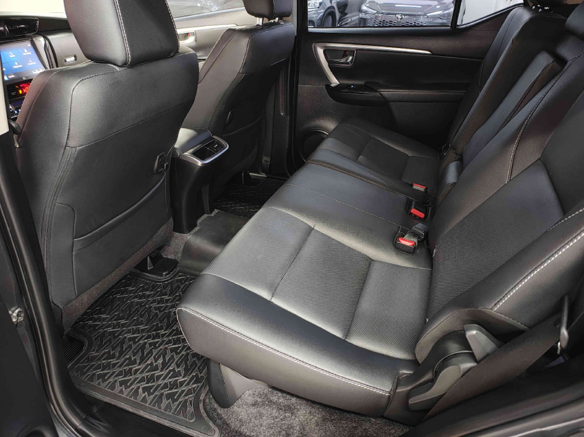 toyota hilux sw4 2.8 d-4d turbo diesel srx platinum 7l 4x4 automatico 4p 20246