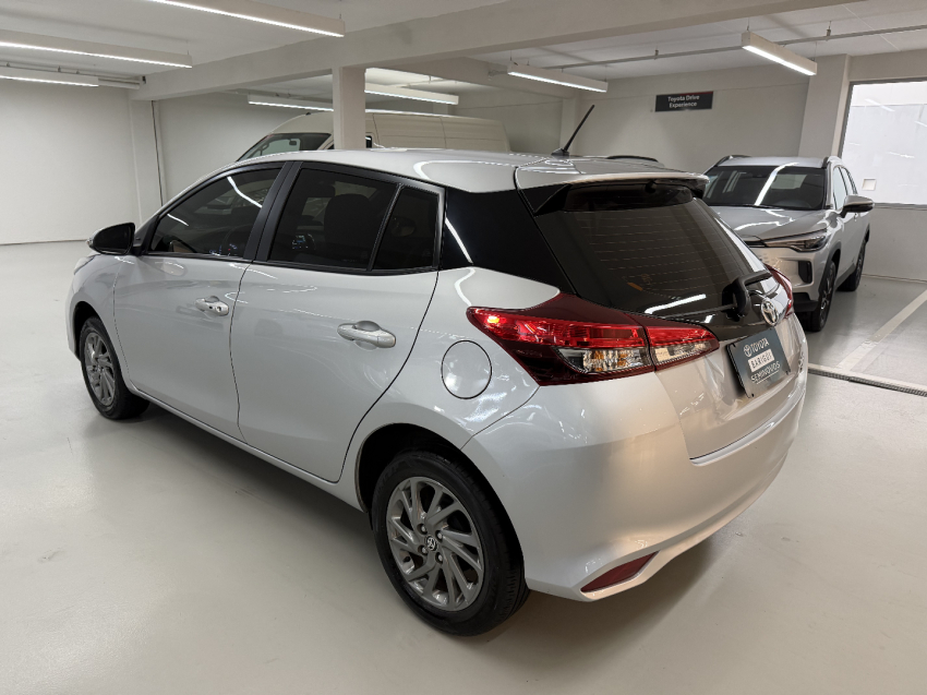 toyota yaris flex automatico 20253