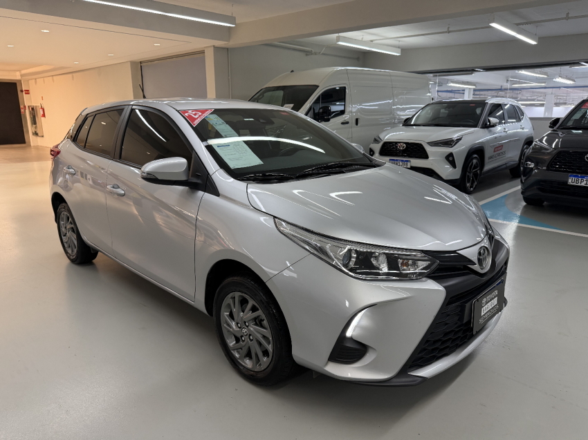 toyota yaris flex automatico 2025