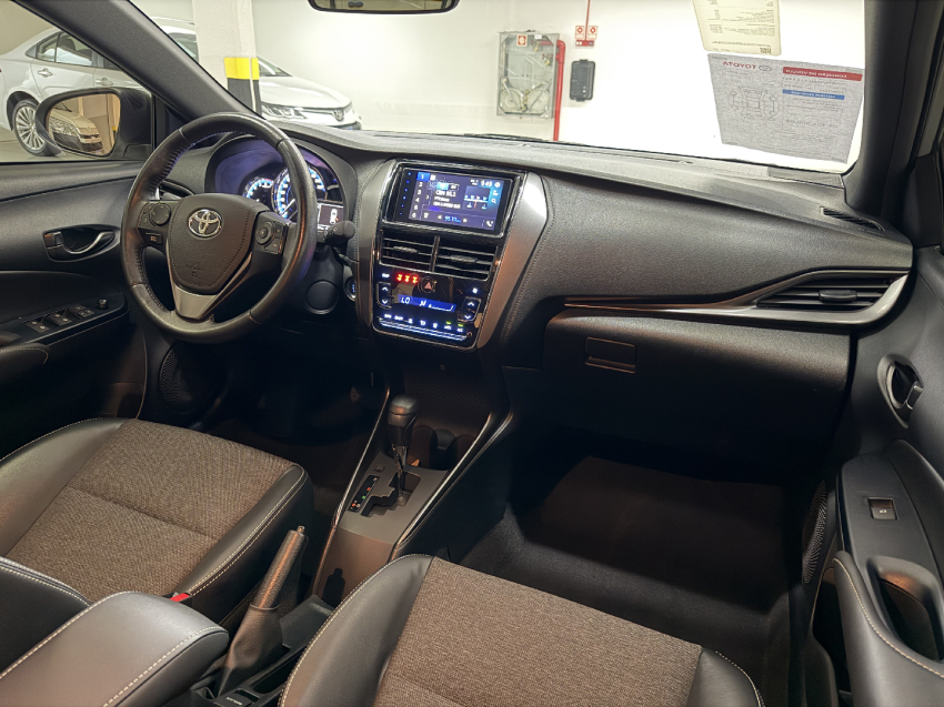 toyota yaris flex automatico 20256