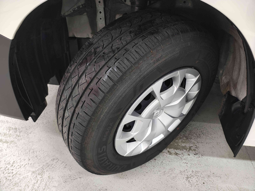 toyota hiace 2.8 d-4d turbo diesel minibus 15+1 dx automatico 4p 202511