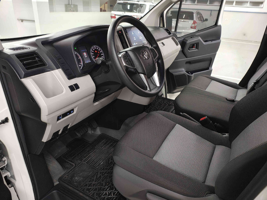toyota hiace 2.8 d-4d turbo diesel minibus 15+1 dx automatico 4p 20259