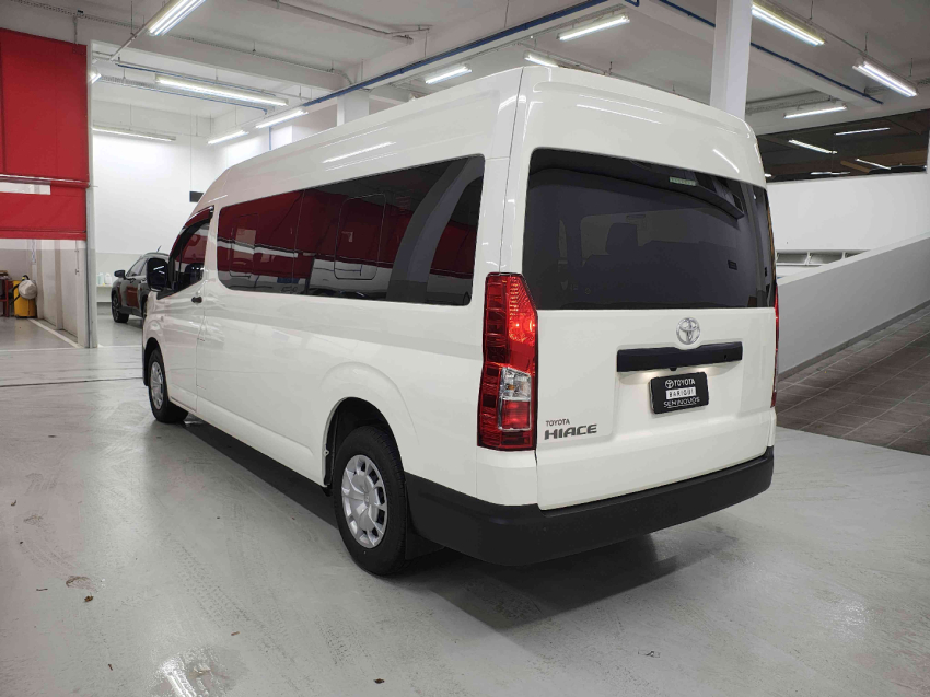 toyota hiace 2.8 d-4d turbo diesel minibus 15+1 dx automatico 4p 20253