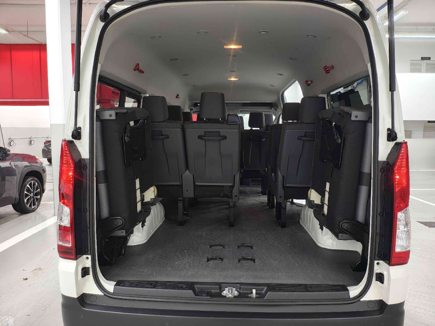 toyota hiace 2.8 d-4d turbo diesel minibus 15+1 dx automatico 4p 20258