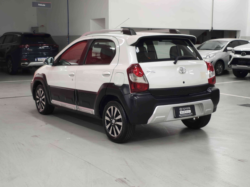 toyota etios cross 1.5 16v flex 4p manual 20153