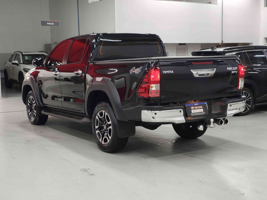 toyota hilux 2.8 d-4d turbo diesel cd srv 4x4 automatico 4p 20243