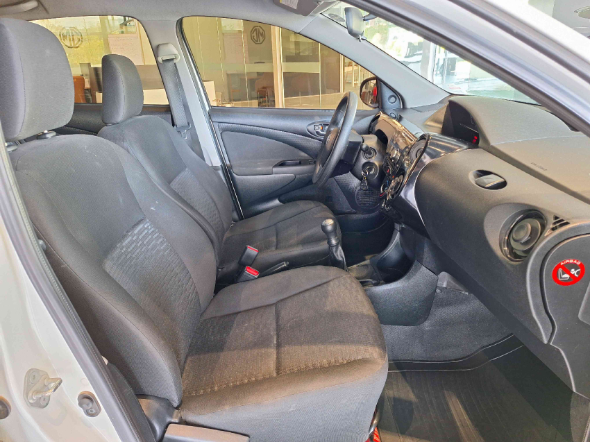 toyota etios 1.3 x 16v flex 4p manual automatico 2015