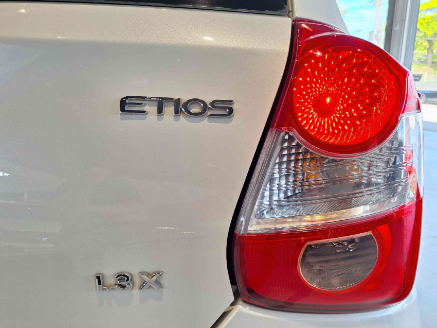 toyota etios 1.3 x 16v flex 4p manual automatico 2015