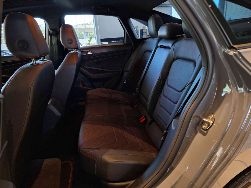 volkswagen jetta 2.0 gasolina semiautomatico 20244