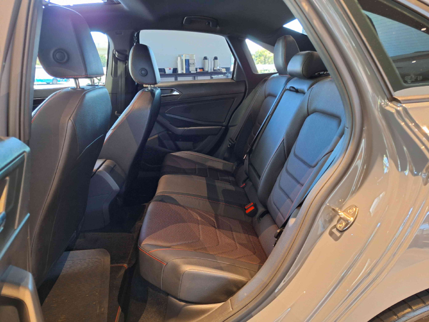 volkswagen jetta 2.0 gasolina semiautomatico 20245