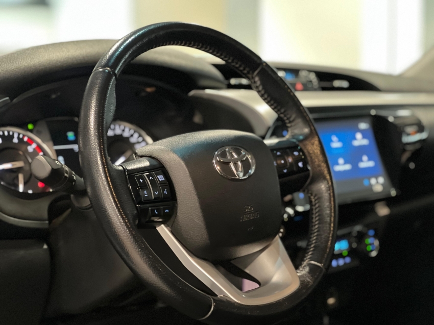 toyota hilux 2.8 d-4d turbo diesel cd sr 4x4 automatico 4p 2024