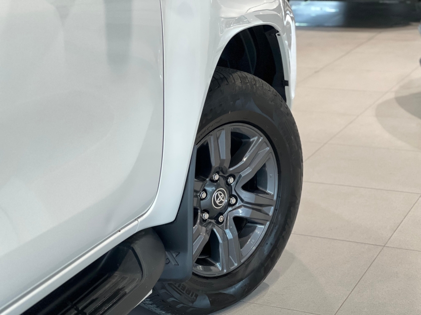 toyota hilux 2.8 d-4d turbo diesel cd sr 4x4 automatico 4p 2024