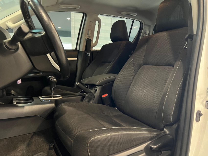 toyota hilux 2.8 d-4d turbo diesel cd sr 4x4 automatico 4p 2024