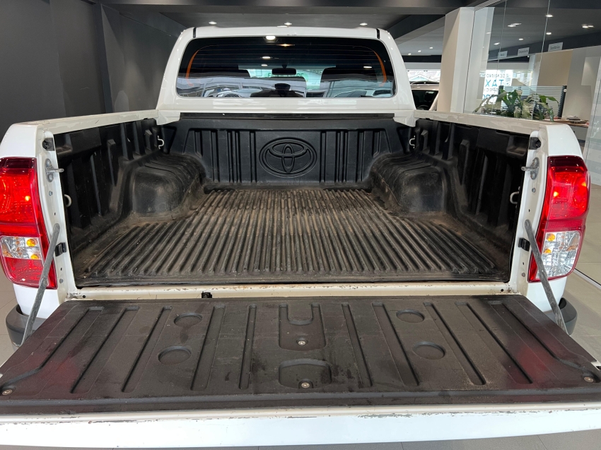 toyota hilux 2.8 d-4d turbo diesel cd sr 4x4 automatico 4p 2024