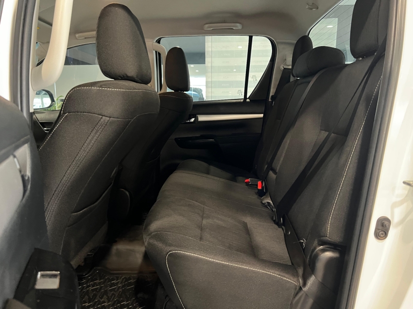 toyota hilux 2.8 d-4d turbo diesel cd sr 4x4 automatico 4p 2024