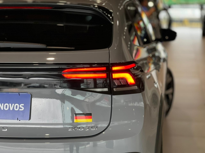 volkswagen nivus 1.0 200 tsi total flex highline automatico 4p 202416