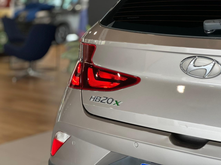 hyundai hb20x 1.6 16v flex evolution automatico 4p 202014