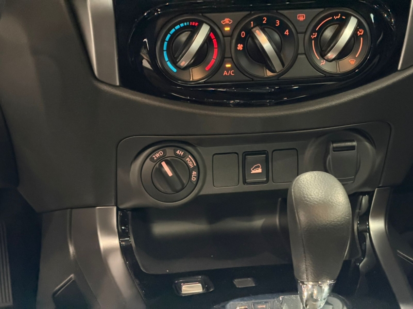 nissan frontier 2.3 16v turbo diesel attack cd 4x4 automatico 4p 202510