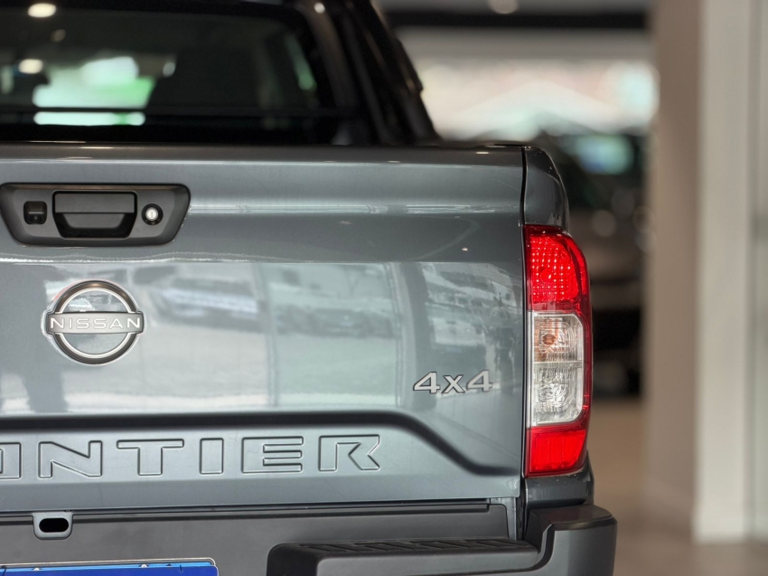 nissan frontier 2.3 16v turbo diesel attack cd 4x4 automatico 4p 202516