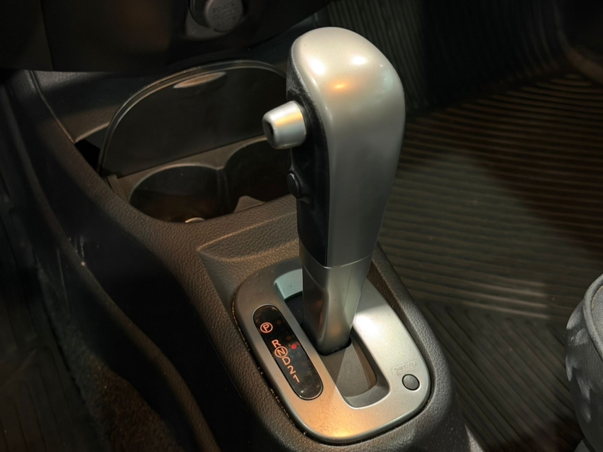 nissan grand livina 1.8 sl 16v flex 4p automatico 5p manual 201310