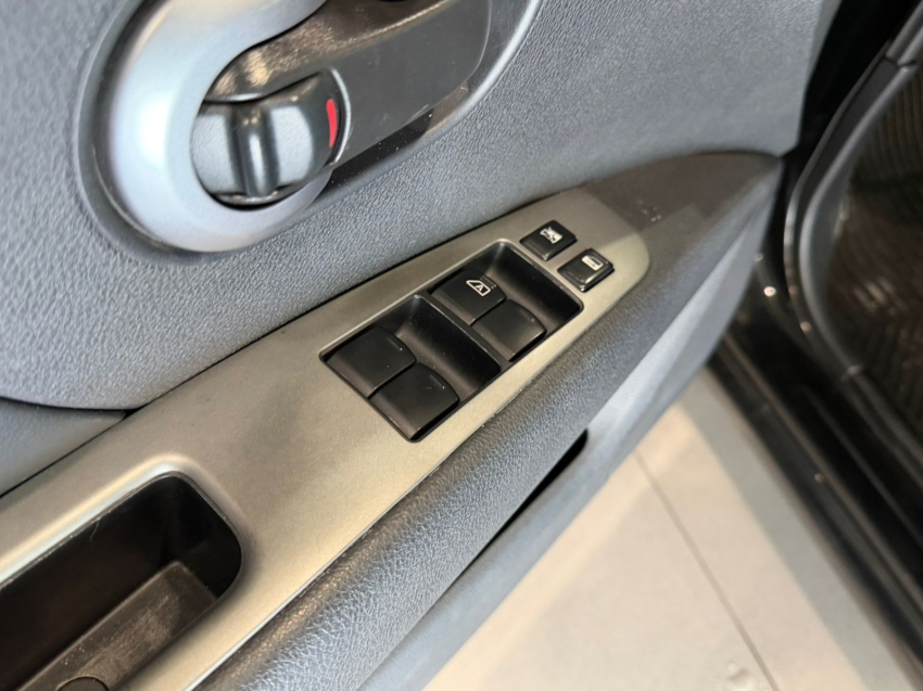 nissan grand livina 1.8 sl 16v flex 4p automatico 5p manual 20133