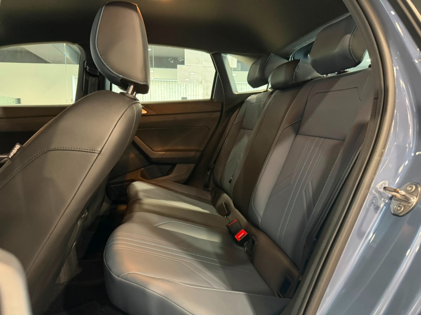 volkswagen nivus 1.0 200 tsi total flex highline automatico 4p 202512