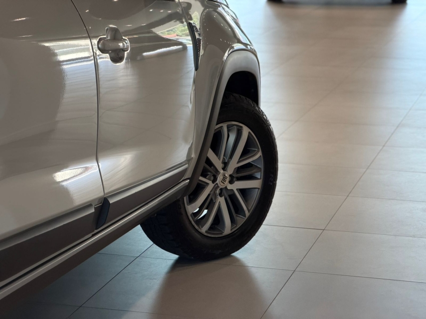 fiat strada 1.3 firefly flex volcano cd cvt 4p automatico 20233