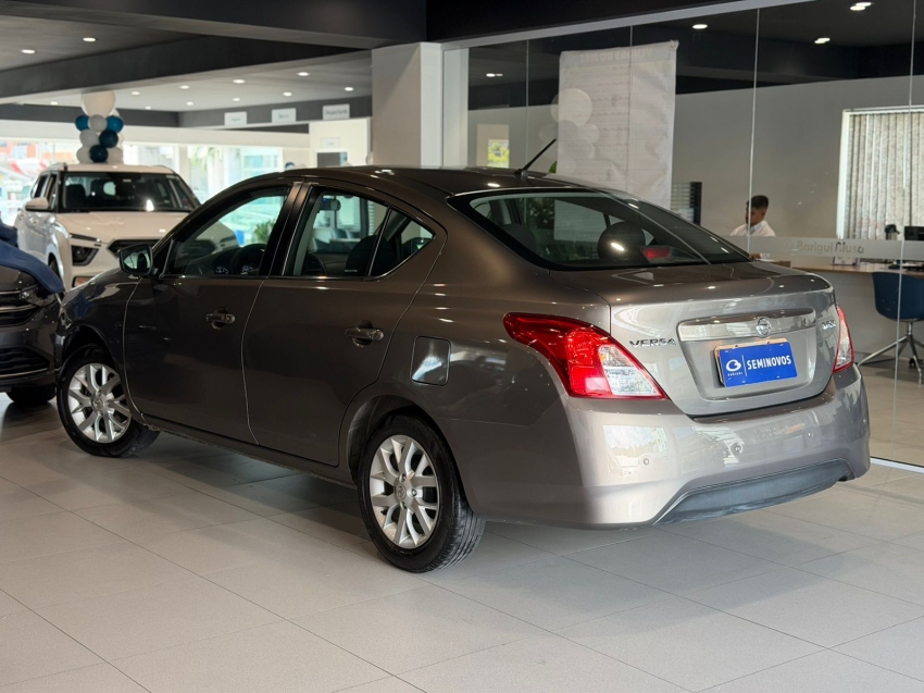 nissan versa 1.6 16v flex sl 4p manual 201614