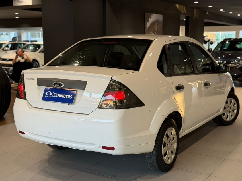 ford fiesta 1.0 rocam sedan 8v flex 4p manual 201317