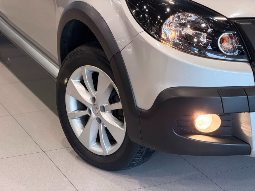 renault sandero 1.6 stepway 16v flex 4p automatico 20131