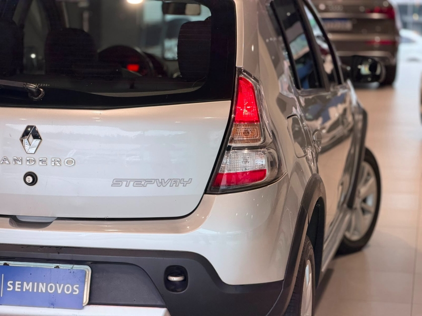 renault sandero 1.6 stepway 16v flex 4p automatico 201315