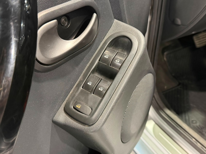renault sandero 1.6 stepway 16v flex 4p automatico 20134