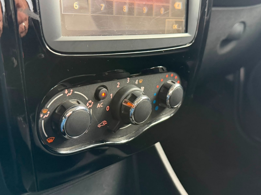 renault sandero 1.6 stepway 16v flex 4p automatico 201310