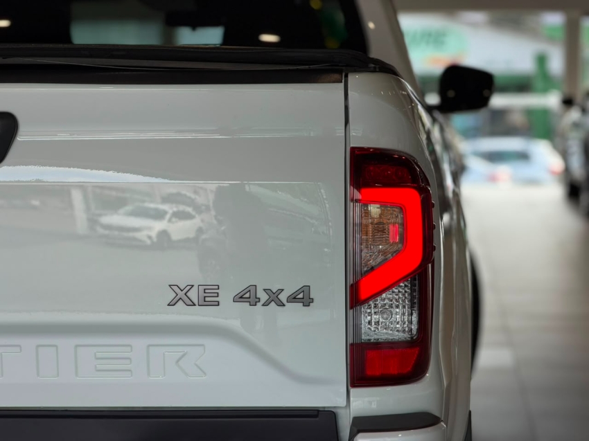 nissan frontier 2.3 16v turbo diesel xe cd 4x4 automatico 4p 202517