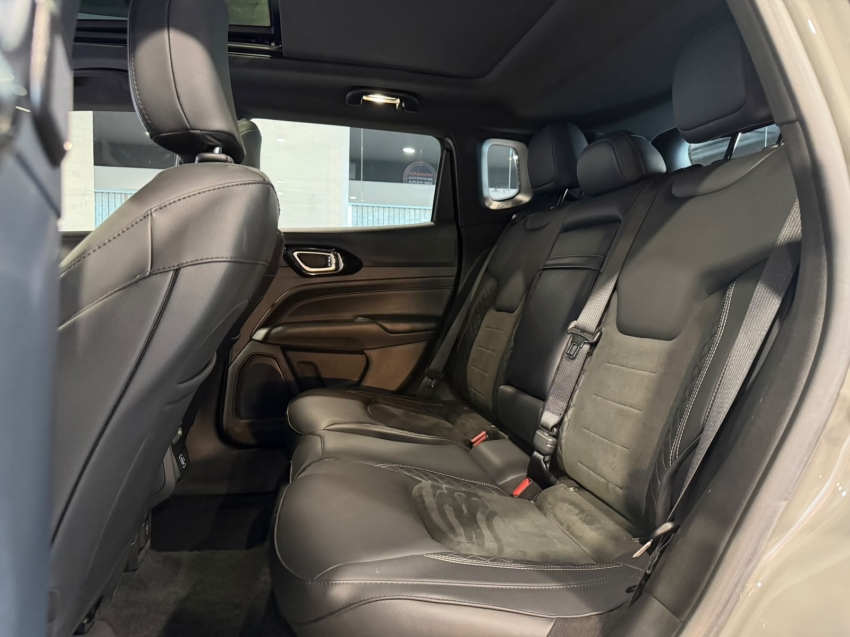 jeep compass 2.0 hurricane 4 turbo gasolina blackhawk at9 4p automatico 202516