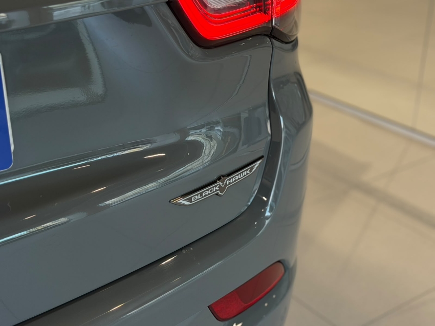 jeep compass 2.0 hurricane 4 turbo gasolina blackhawk at9 4p automatico 202518