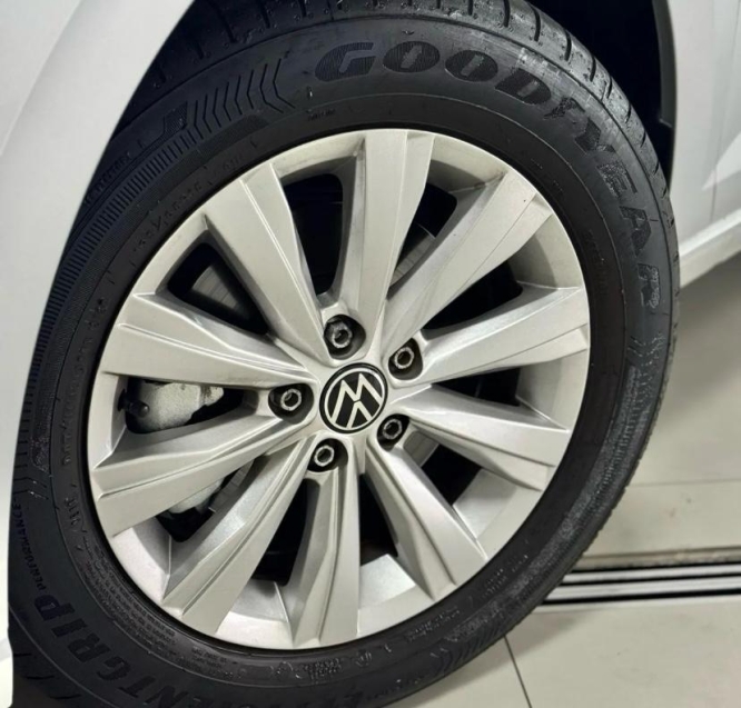 virtus 1.0 tsi 2025 (garantia de fabrica ) apenas 14 mil km