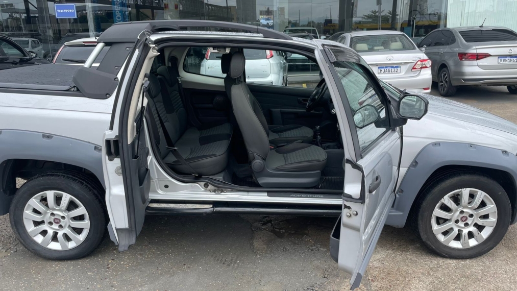 fiat strada 1.8 flex 2015