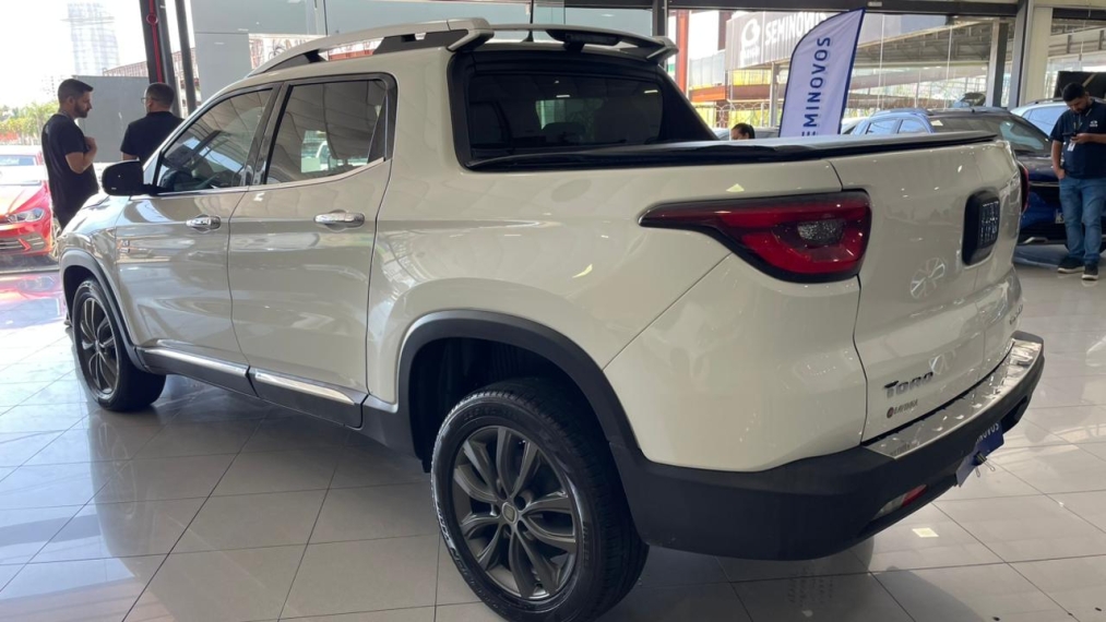 fiat toro 2.0 16v turbo diesel volcano 4wd at9 4p automatico 20213